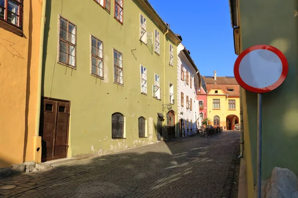 7 Eylül 2021 - Romanya 'nın Sighisoara kenti: Romanya' nın Transilvanya kentindeki Ortaçağ Kent Sokak Manzarası
