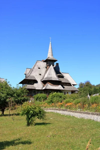 ルーマニアのマラムールの主な観光スポットの1つであるバルサナ修道院 — ストック写真