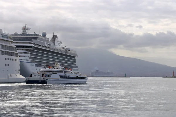 July 2021 Naples Italy Port Naples Cruise Ships Front Vesuv — Stock Photo, Image