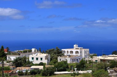 Asansörden alınan Anacapri kasabasına bakın.