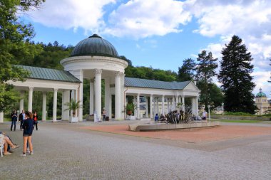 13 Temmuz 2020 Marianske Lazne / Marienbad / Çek Cumhuriyeti: Ünlü Spa 'da Karolina Bahar Çadırı