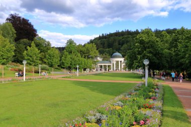 13 Temmuz 2020 Marianske Lazne / Marienbad / Çek Cumhuriyeti: Ünlü Spa 'da Karolina Bahar Çadırı
