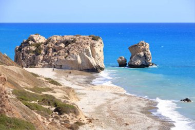 Aphrodite 'nin Kıbrıs' taki kaya ve plajı Petra tou Romiou