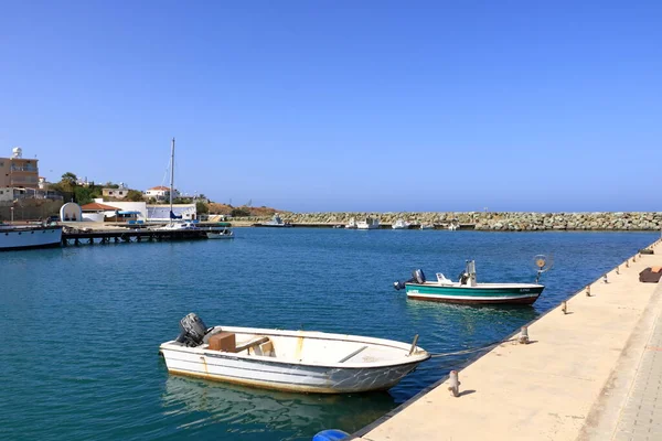Μικρό Λιμάνι Του Χωριού Κάτω Πύργος Στο Νησί Κύπρος — Φωτογραφία Αρχείου