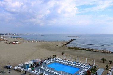 Romanya 'nın Karadeniz kıyısındaki popüler turizm merkezi ve tatil beldesi Köstence / Mamaia' nın havadan görüşü