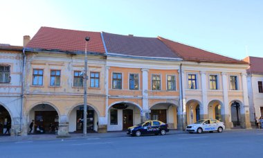 8 Eylül 2021 - Bistrita, Bistritz, Romanya: Romanya 'nın Eski Kentinde eski evlere bakış