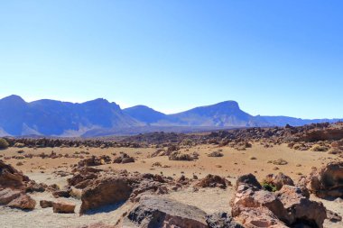 Tenerife adasındaki Teide Ulusal Parkı, lav tarlaları ve Teide volkanı