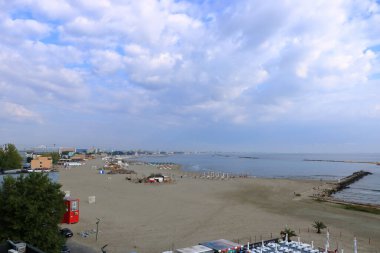 Romanya 'nın Karadeniz kıyısındaki popüler turizm merkezi ve tatil beldesi Köstence / Mamaia' nın havadan görüşü