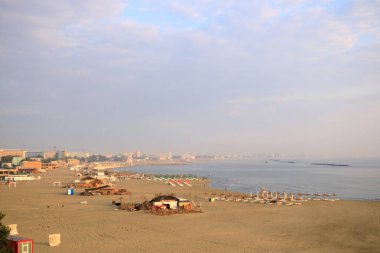 Romanya 'nın Karadeniz kıyısındaki popüler turizm merkezi ve tatil beldesi Köstence / Mamaia' nın havadan görüşü