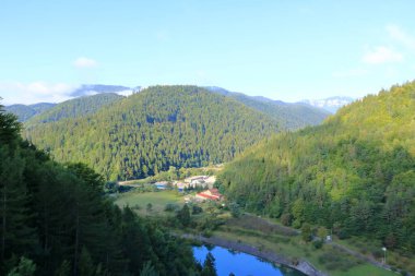 Bicaz Vadisi barajın tepesinden izlendi