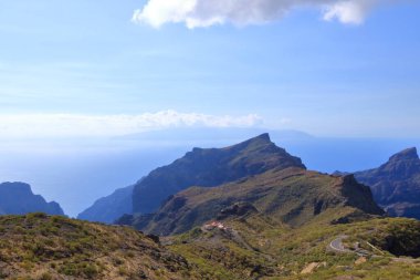 Teno dağlarında yürüyüş. La Gomera adasına güzel bir manzarası var.