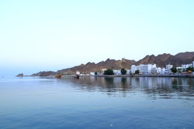 15 Mart 2022 - Muscat, Umman, Orta Doğu: Liman limanının deniz manzarası