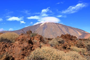 Tenerife adasındaki Panorama manzaralı Pico del Teide volkanı