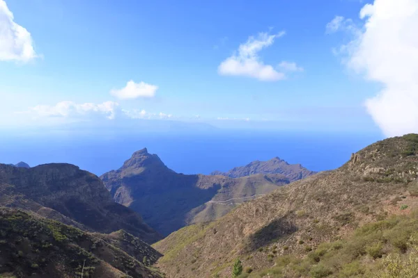 Turystyka Górach Teno Tenerife Pięknym Widokiem Wyspę Gomera — Zdjęcie stockowe