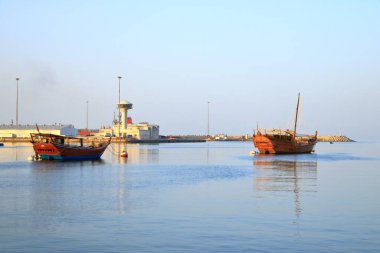15 Mart 2022 - Muscat, Umman, Orta Doğu: Liman limanının deniz manzarası
