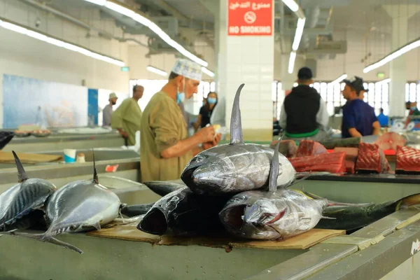 2022年3月16日 阿曼马斯喀特 马斯喀特的Mutrah鱼市场 在伊斯兰国家 男人都在努力工作 — 图库照片