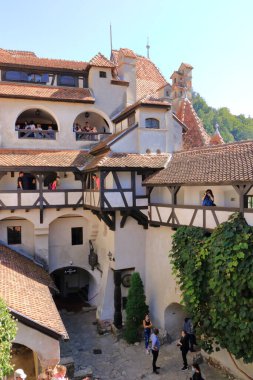 11 Eylül 2021 - Romanya 'da Bran: Transilvanya' daki Avlu Drakula şatosu