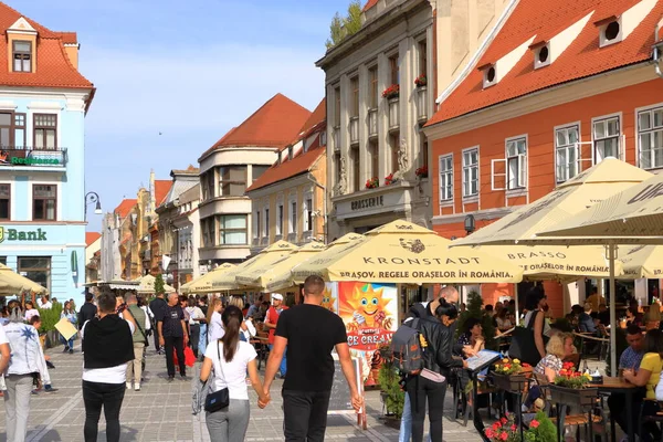 September 2021 Brasov Kronstadt Romania Transylvania Tourists Ancient Street Medieval — Zdjęcie stockowe