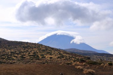 Tenerife adasındaki Panorama manzaralı Pico del Teide volkanı