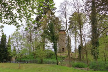 Eski kırmızı tuğla kule Askania Askaniaturm, Wildau Schorfheide, Werbellinsee Gölü yakınında.
