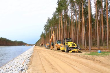 01 Mayıs 2022 - Brandenburg, Almanya 'da Oder-Havel Wasserstrasse: Kanal inşaatı
