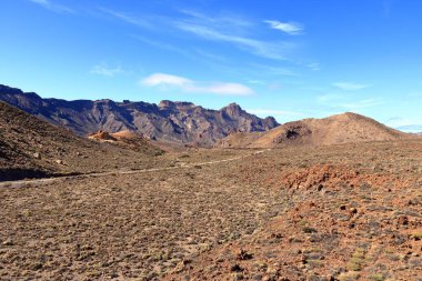 Tenerife, Kanada del Teide 'nin manzarası Guajara dağının zirvesinden geriye kalan eski sandıklar.