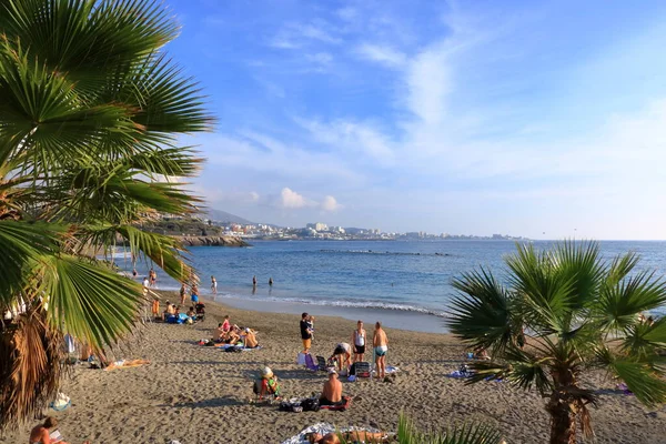 Ноября 2021 Коста Адехе Тенерифе Испания Туристы Отдыхают Играют Черном — стоковое фото