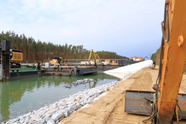 01 Mayıs 2022 - Brandenburg, Almanya 'da Oder-Havel Wasserstrasse: Kanal inşaatı