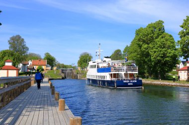 24 Mayıs 2022 - İsveç 'te Linkoping, Berg: Roxen Gölü' ne doğru bir geminin kilitlenmesi