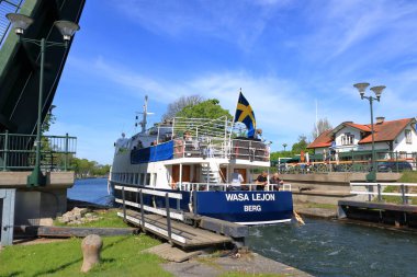 24 Mayıs 2022 - İsveç 'te Linkoping, Berg: Roxen Gölü' ne doğru bir geminin kilitlenmesi