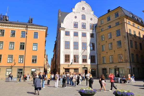 Mayıs 2022 Sveç Stockholm Riddarholmen Kaldırımda Yürüyen Turistler Gamla Stan — Stok fotoğraf