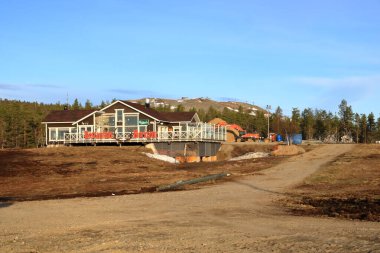 26 Mayıs 2022 - Levi Finlandiya 'da: Levi kayak merkezi yazın Laponya' da