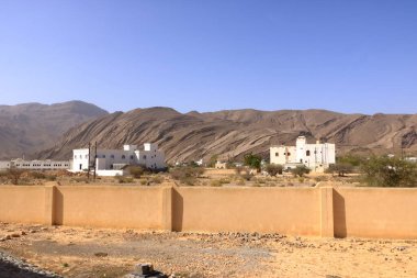 Wadi Bani Khalid yakınlarında küçük bir köy, Umman.