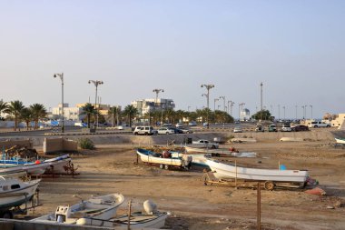 21 Mart 2022 - Sur, Umman: Güney Umman 'da beyaz evleri olan Sur ilçesindeki sokak hayatının görüntüsü