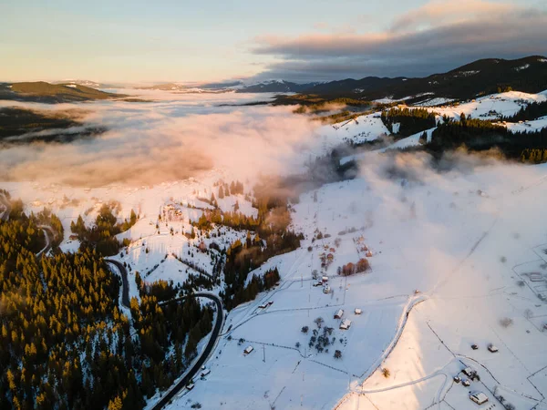 Kış Manzarası Ukraynalı Karpatlar Dağ Köyü Telifsiz Stok Imajlar