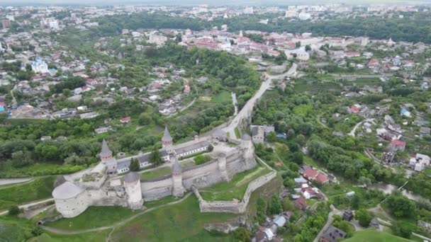 Vista Aérea Del Castillo Kamianets Podilskyi Atardecer Ucrania — Vídeo de stock