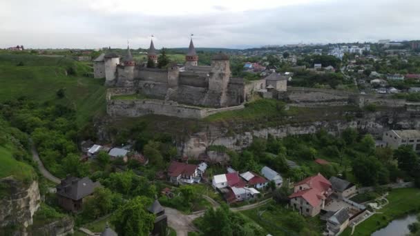 Vista Aérea Del Castillo Kamianets Podilskyi Atardecer Ucrania — Vídeos de Stock