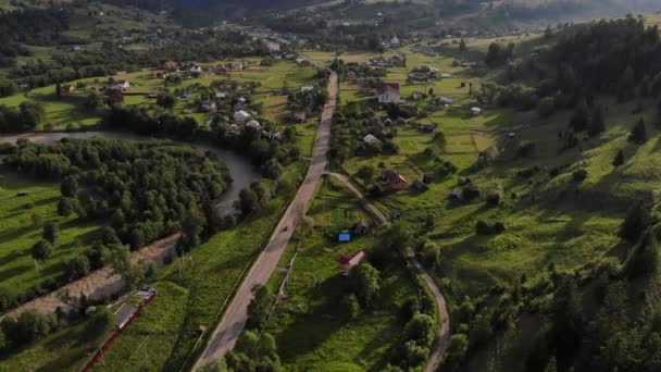 Drone Vuela Sobre Casas Las Montañas Cárpatos Casas Las Montañas — Vídeos de Stock