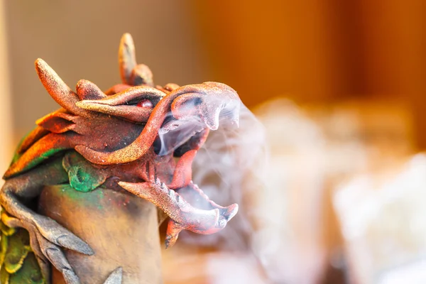 dumanı tüten dragon