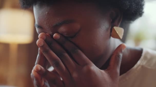 Primer Plano Infeliz Mujer Afroamericana Contando Sobre Problemas Sesión Terapia — Vídeos de Stock