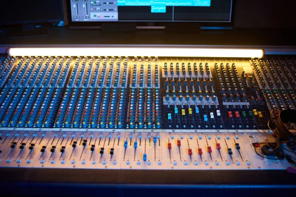 Profesionální audio mixážní pult — Stock fotografie