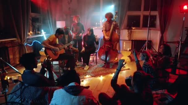 Arc Shot Multietniskt Band Sång För Människor Konsert Studio Tillsammans — Stockvideo
