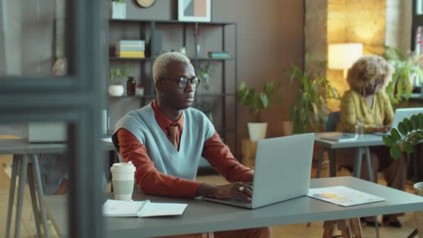 Young African American Businessman Typing Laptop Desk While Working Open — Video Stock