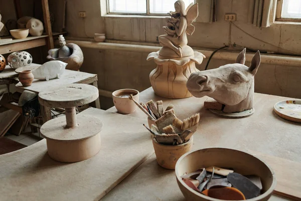 Ceramic sculpture in pottery workshop — 图库照片