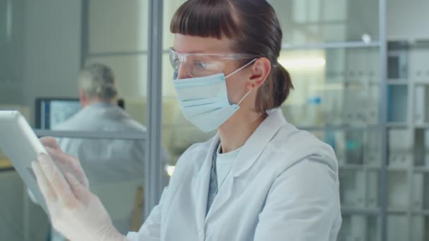 Female Scientist Protective Mask Gloves Glasses Working Digital Tablet Laboratory — Stock Video
