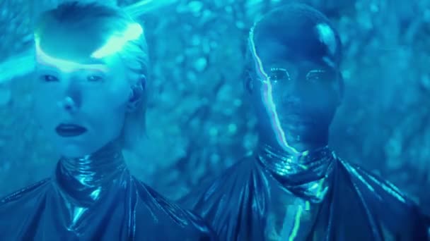 Studio Ditembak Alien Wanita Dan Pria Dengan Makeup Kreatif Dan — Stok Video