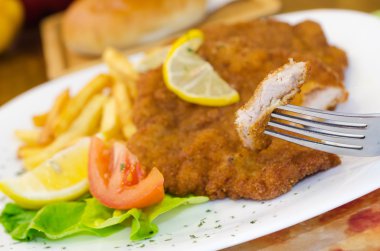 Sosis Şnitzel.