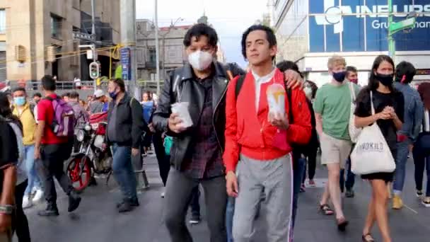 Πόλη Του Μεξικού Μεξικό Ιούνιος 2021 Άνθρωποι Διασχίζουν Madero Δρόμο — Αρχείο Βίντεο