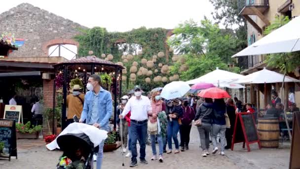 Тласкала Мексика Июнь 2021 Люди Ходят Улицам Валькирико Дождливый День — стоковое видео