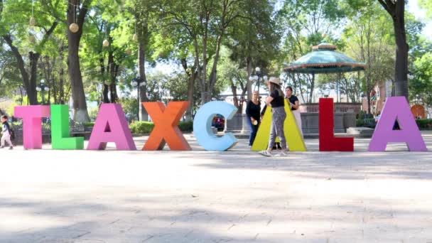 Tlaxcala Μεξικό Ιανουάριος 2022 Ομάδα Γυναικών Που Φωτογραφίζονται Στα Μνημειώδη — Αρχείο Βίντεο